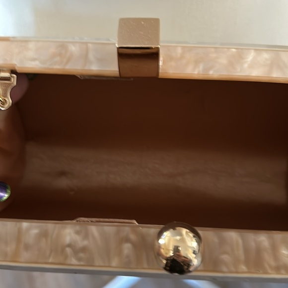 Mother of Pearl acrylic clutch with removable gold shoulder/cross body strap - Picture 4 of 4